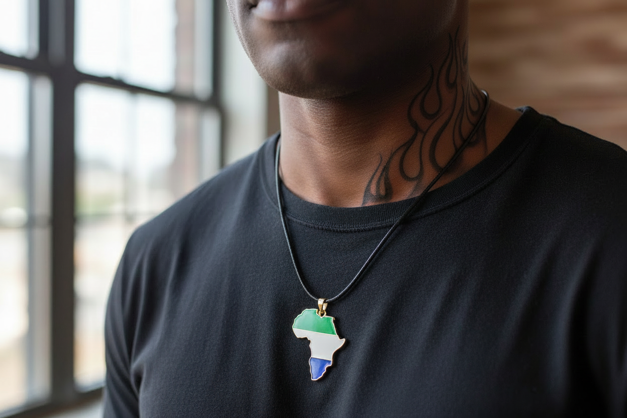 Close-up - Simple clasp necklace lifestyle